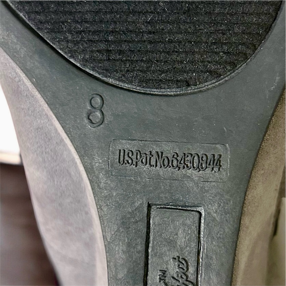 Dexflex Comfort Faux Suede Gray Wedge Heels. Size 8 - Picture 12 of 12